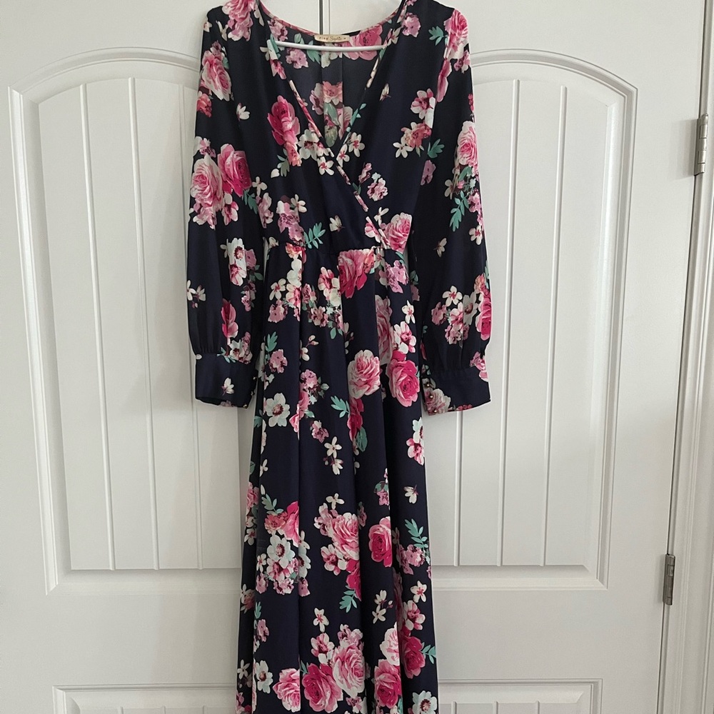 Selling this Bohme gorgeous navy floral dress. It is ankle length.